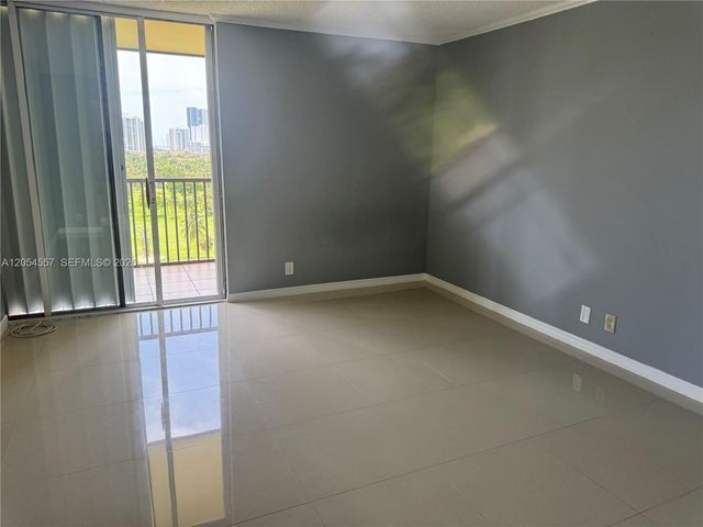 20335 W Country Club Dr 1206, Aventura, FL 33180