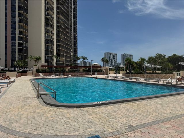 20335 W Country Club Dr 1206, Aventura, FL 33180
