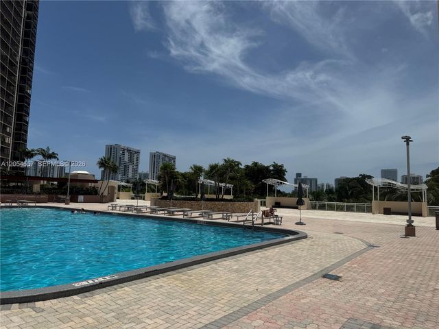 20335 W Country Club Dr 1206, Aventura, FL 33180