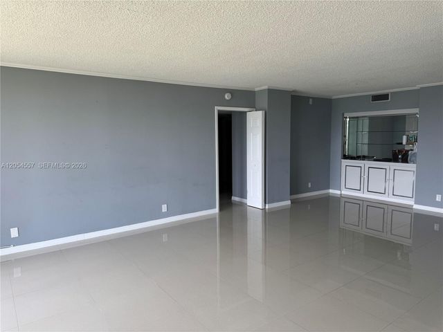 20335 W Country Club Dr 1206, Aventura, FL 33180