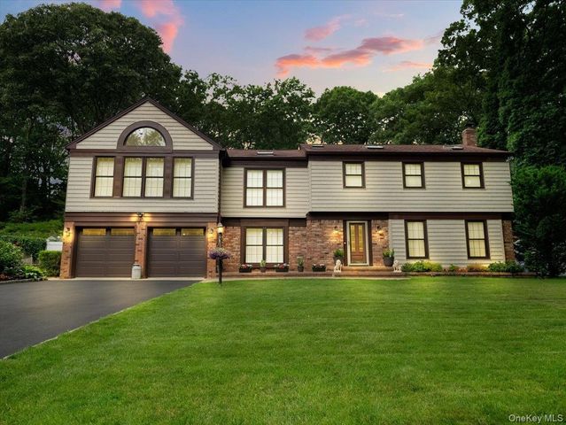 10 Burham Drive, Smithtown, NY 11787