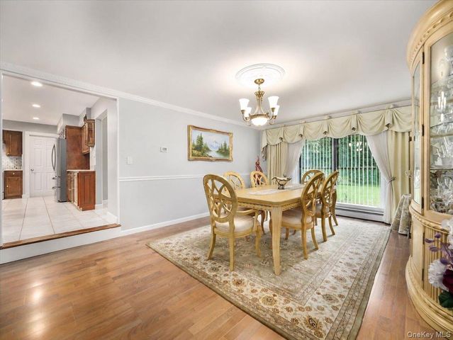 10 Burham Drive, Smithtown, NY 11787