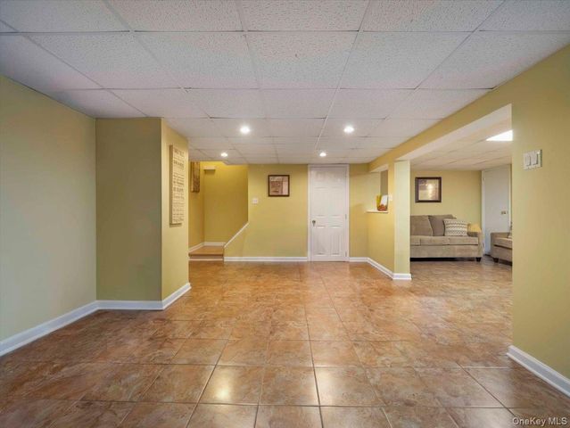10 Burham Drive, Smithtown, NY 11787
