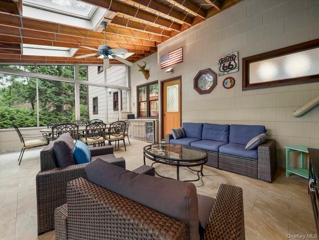 10 Burham Drive, Smithtown, NY 11787