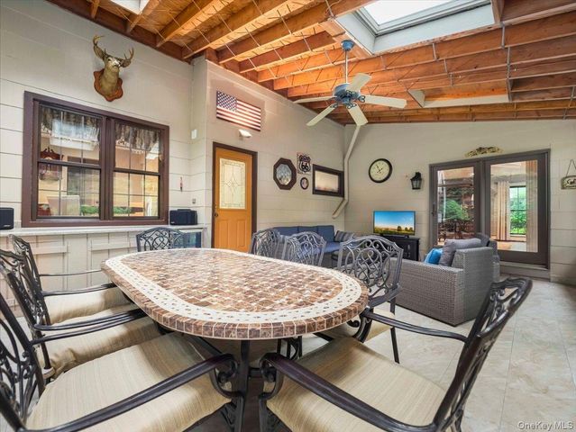 10 Burham Drive, Smithtown, NY 11787