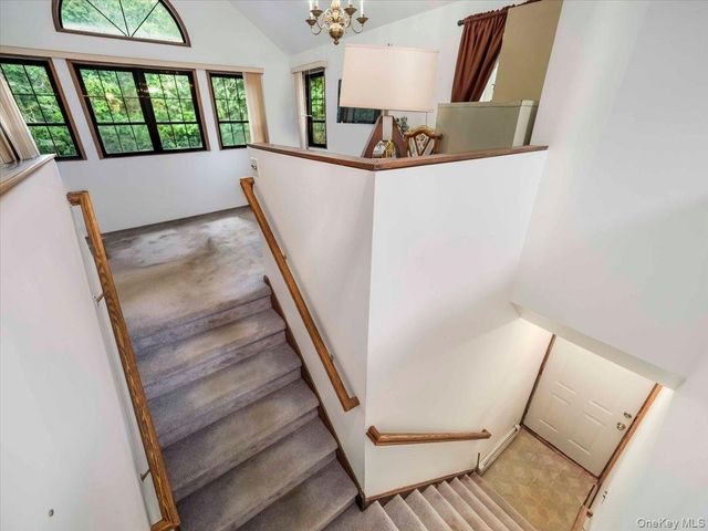 10 Burham Drive, Smithtown, NY 11787