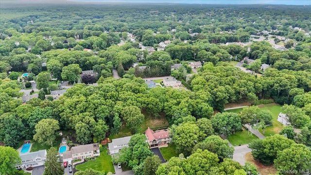 10 Burham Drive, Smithtown, NY 11787