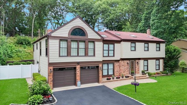 10 Burham Drive, Smithtown, NY 11787
