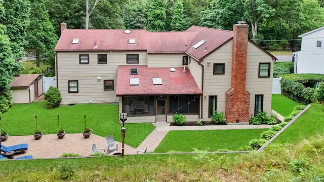 10 Burham Drive, Smithtown, NY 11787