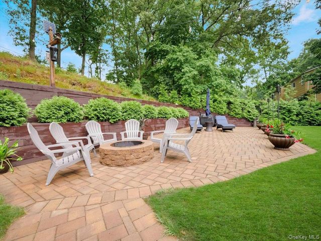 10 Burham Drive, Smithtown, NY 11787