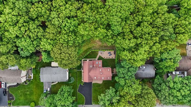 10 Burham Drive, Smithtown, NY 11787