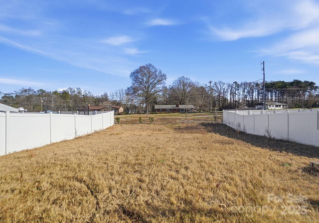 8012 Clairwood Drive, Charlotte, NC 28269