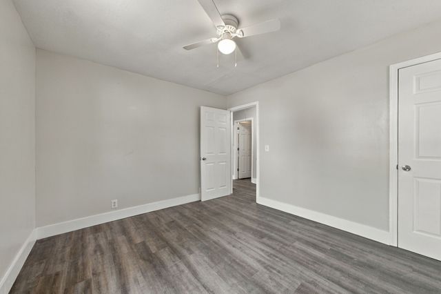 1300 Sunnyview Dr, Clarksville, TN 37040