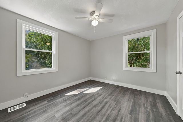 1300 Sunnyview Dr, Clarksville, TN 37040