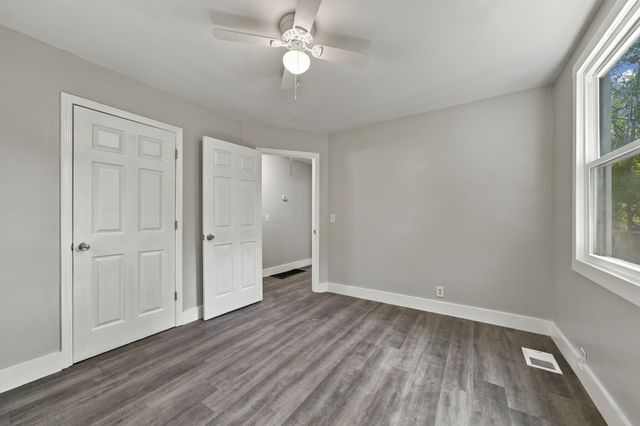 1300 Sunnyview Dr, Clarksville, TN 37040