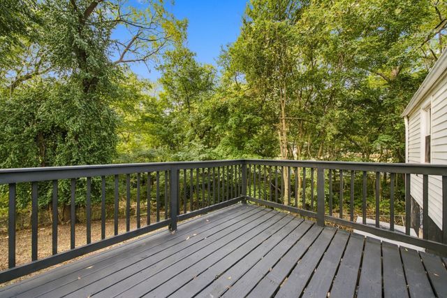 1300 Sunnyview Dr, Clarksville, TN 37040