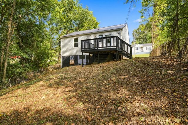 1300 Sunnyview Dr, Clarksville, TN 37040