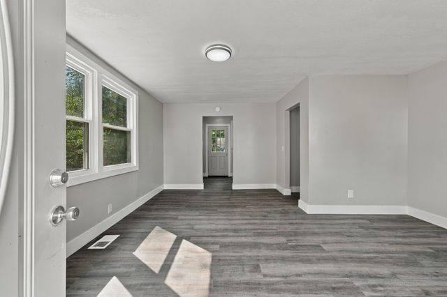 1300 Sunnyview Dr, Clarksville, TN 37040