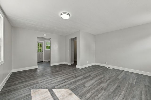 1300 Sunnyview Dr, Clarksville, TN 37040