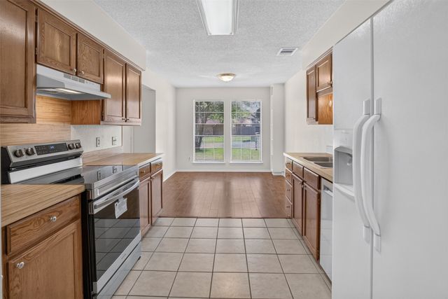 5719 Red Cactus Court, Arlington, TX 76017