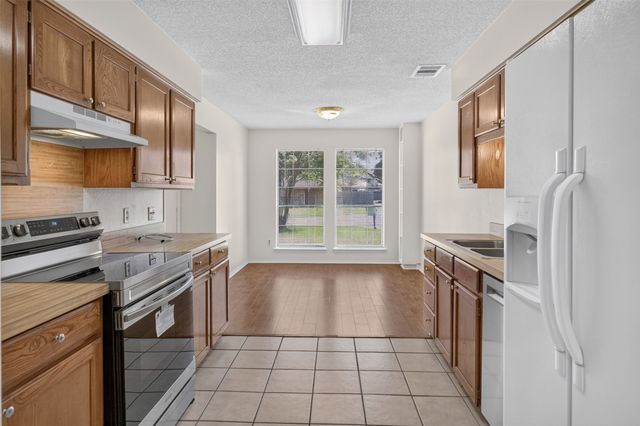 5719 Red Cactus Court, Arlington, TX 76017