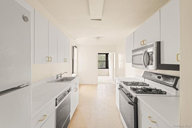 18-75 Corporal Kennedy Street 3J, Bayside, NY 11360