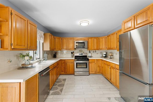 40 N Garwood Court, Garfield, NJ 07026