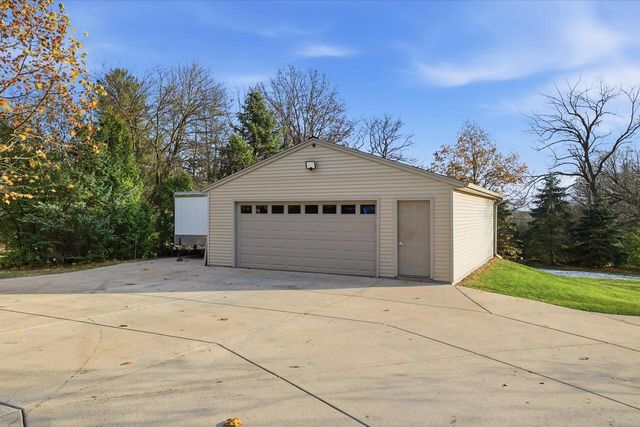 S78W31190 Sugden ROAD, Mukwonago, WI 53149