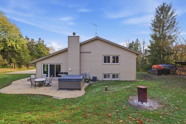 S78W31190 Sugden ROAD, Mukwonago, WI 53149