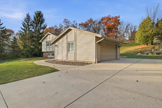 S78W31190 Sugden ROAD, Mukwonago, WI 53149