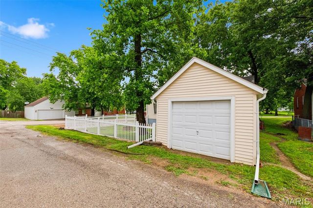 411 Cherry Lane, Warrenton, MO 63383
