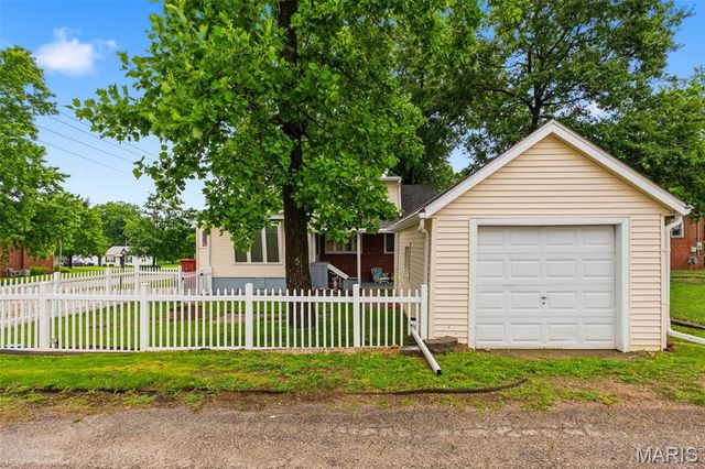 411 Cherry Lane, Warrenton, MO 63383