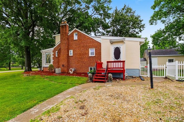 411 Cherry Lane, Warrenton, MO 63383