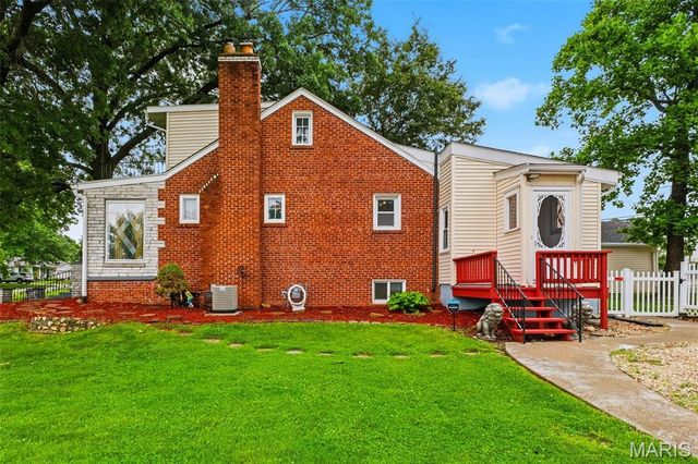 411 Cherry Lane, Warrenton, MO 63383