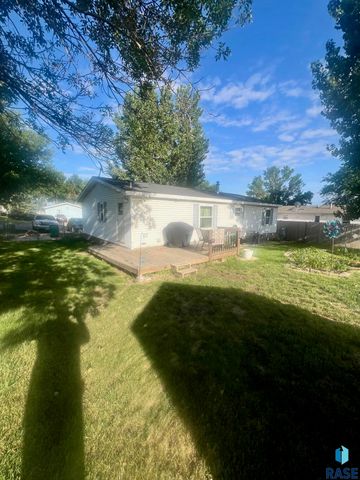 103 N Cheers Pl, Sioux Falls, SD 57107