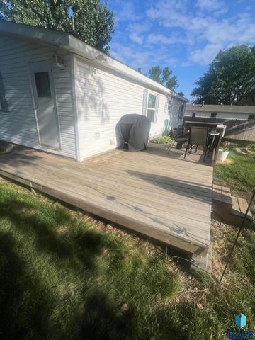 103 N Cheers Pl, Sioux Falls, SD 57107