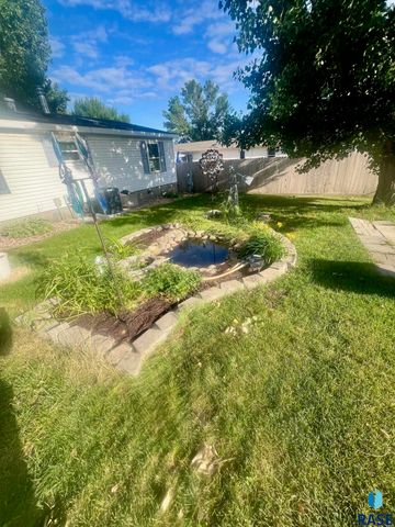 103 N Cheers Pl, Sioux Falls, SD 57107