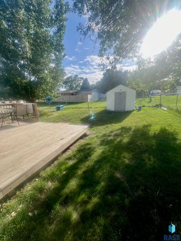 103 N Cheers Pl, Sioux Falls, SD 57107