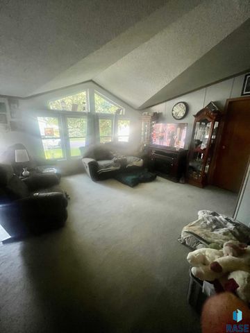 103 N Cheers Pl, Sioux Falls, SD 57107