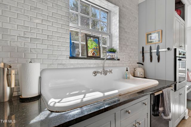 142 Campbell Avenue, Marion, VA 24354