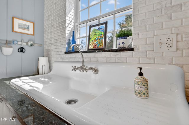 142 Campbell Avenue, Marion, VA 24354