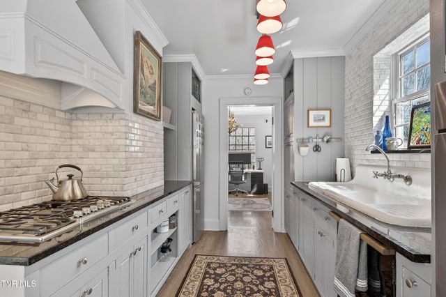 142 Campbell Avenue, Marion, VA 24354