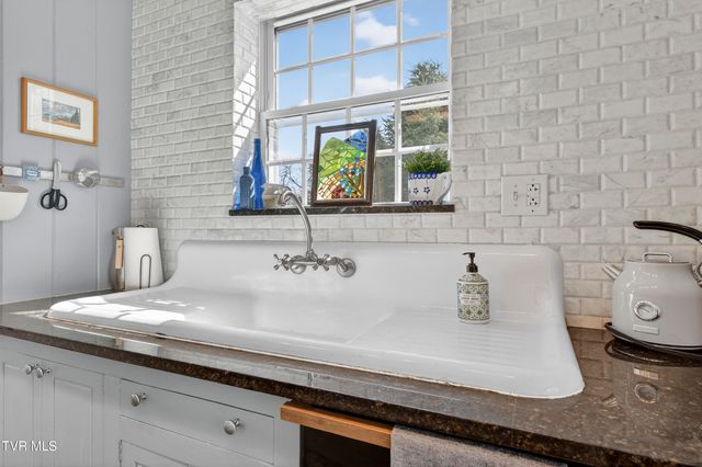 142 Campbell Avenue, Marion, VA 24354