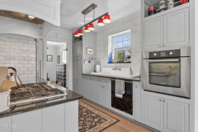 142 Campbell Avenue, Marion, VA 24354