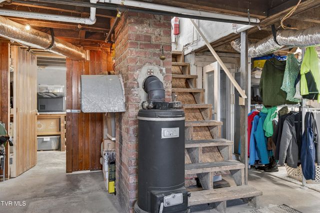 142 Campbell Avenue, Marion, VA 24354