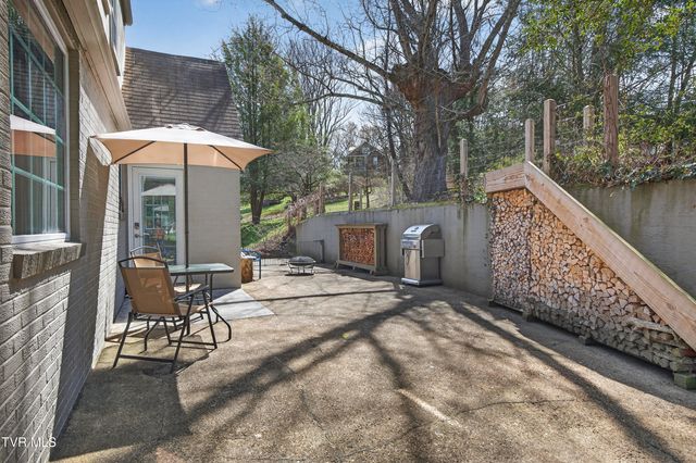 142 Campbell Avenue, Marion, VA 24354