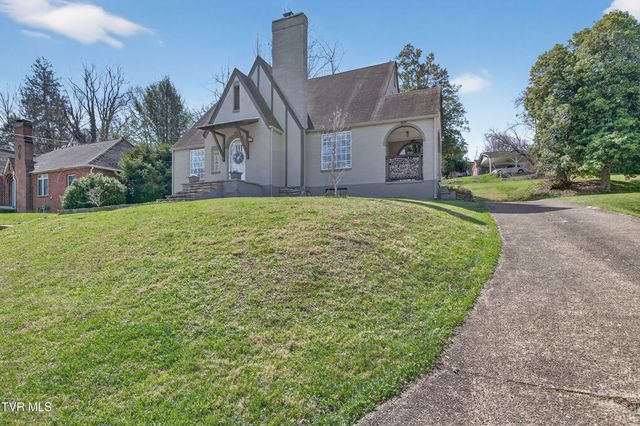 142 Campbell Avenue, Marion, VA 24354