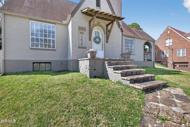 142 Campbell Avenue, Marion, VA 24354