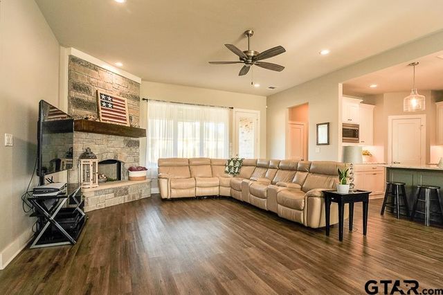 902 Charlie, Whitehouse, TX 75791