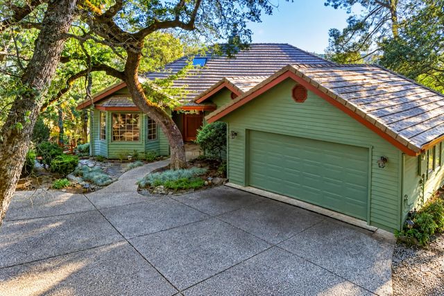 13868 Hemlock Dr, Penn Valley, CA 95946